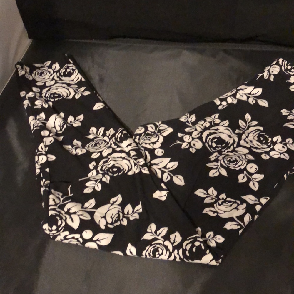 Woman’s leggings super soft - Picture 3 of 5